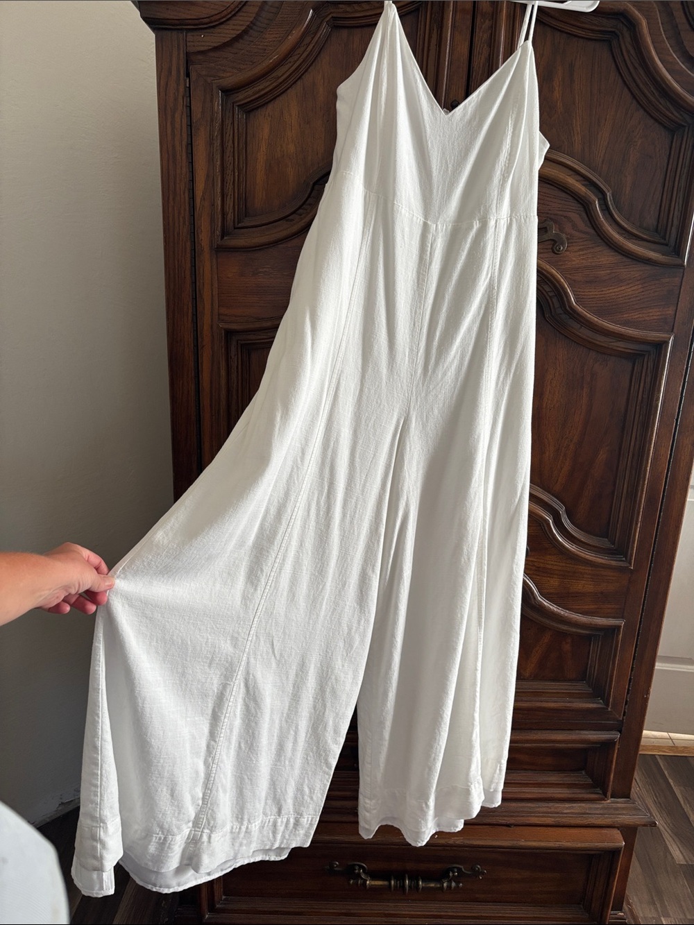 Express wide leg V neck jumpsuit - Picture 14 of 14